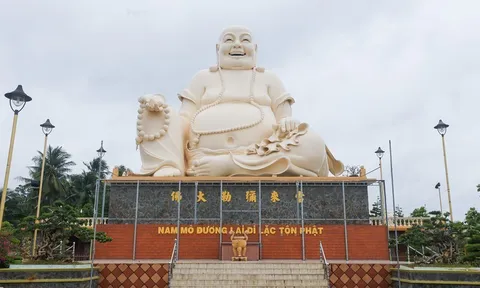 Tượng Phật Di Lặc ở Tiền Giang được bình chọn trong 10 tượng Phật ấn tượng thế giới