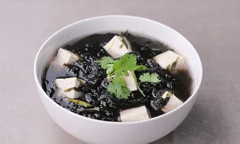 Ngon miệng với món canh rong biển chay