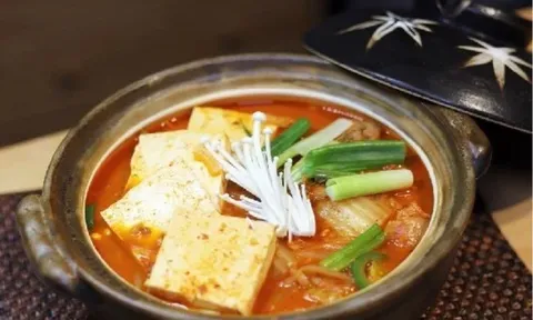 Hấp dẫn với món canh kim chi chay