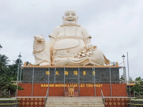 Tượng Phật Di Lặc ở Tiền Giang được bình chọn trong 10 tượng Phật ấn tượng thế giới