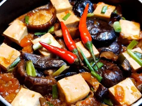 Chay ngon mỗi ngày: Đậu phụ non sốt nấm đông cô