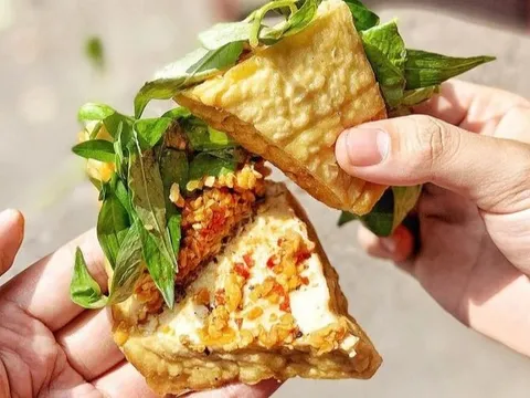 Ngon và lạ miệng với món tàu hủ hấp muối tiêu rau răm