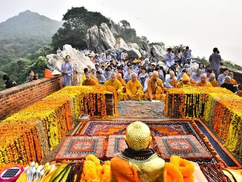 Hành trình về đất Phật thiêng liêng - Hiểu hơn về cốt lõi của đạo Phật