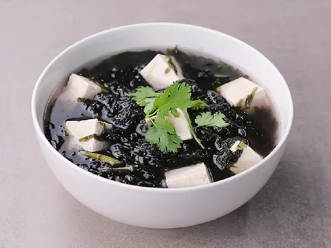 Chay ngon mỗi ngày: Canh rong biển tàu hủ non