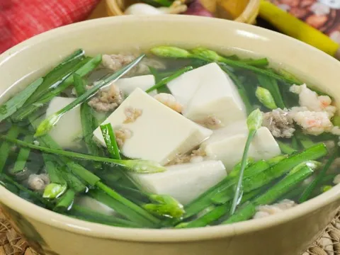 Ngon miệng với món canh hẹ đậu hũ non chay