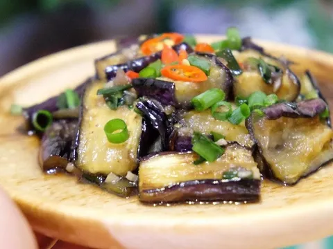 Ngon miệng với món cà tím xào tỏi chay