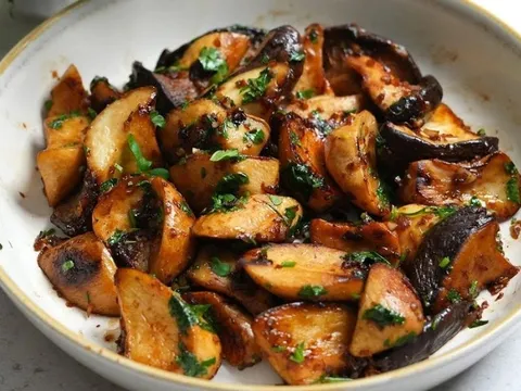 Nấm đùi gà kho gừng chay tốn cơm