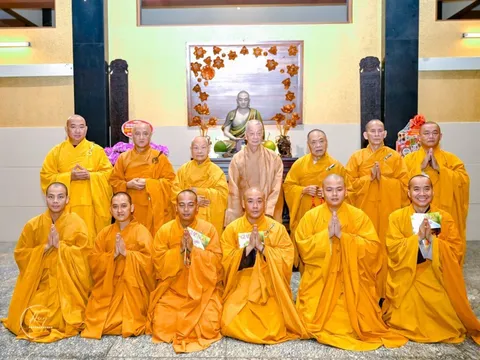 Chư tôn đức Hội đồng Trị sự khánh tuế Đức Pháp chủ tại Chùa Huê Nghiêm