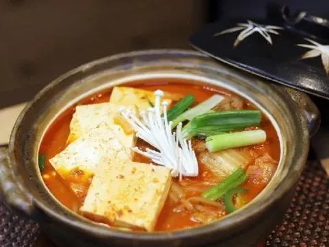 Hấp dẫn với món canh kim chi chay