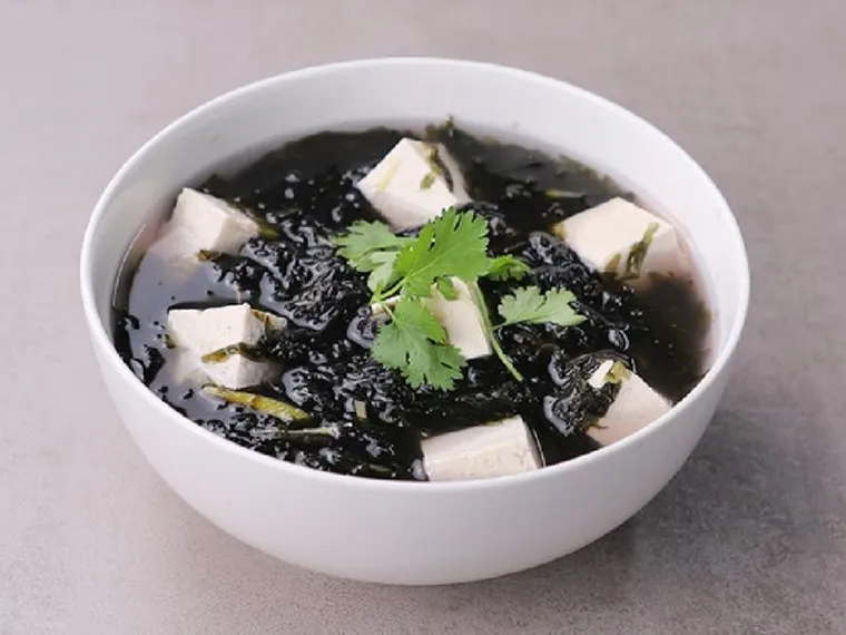 Chay ngon mỗi ngày: Canh rong biển tàu hủ non